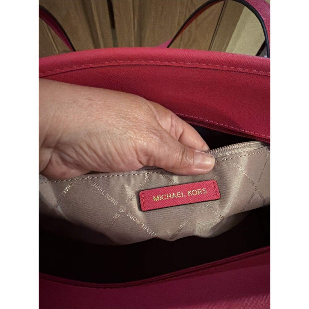 Michael Kors Jet Set Large Tote Fuchsia Pink Saffiano Leather Top Zip Gold. EUC! - Picture 7 of 16